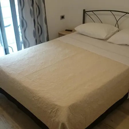 Hpeirou Hanya