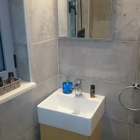شقة Hpeirou *